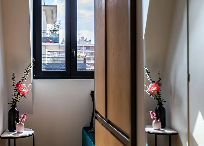 Rose Bourbon 3* Paris