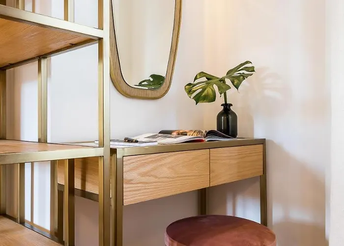 Rose Bourbon 3* Paris