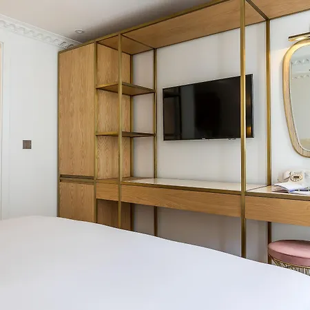Rose Bourbon 3* Paris