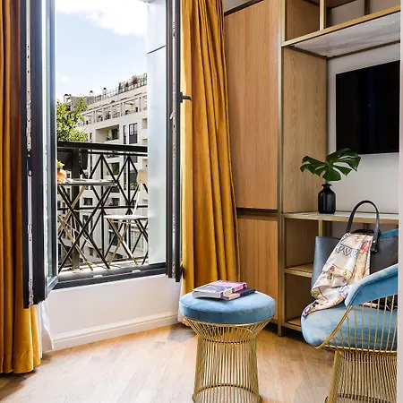 Rose Bourbon 3* Paříž