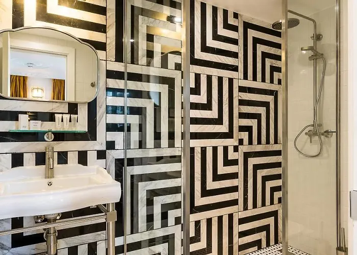 Rose Bourbon Hotel 3*