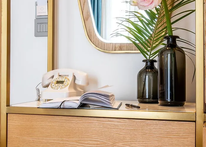 Rose Bourbon 3* Parijs